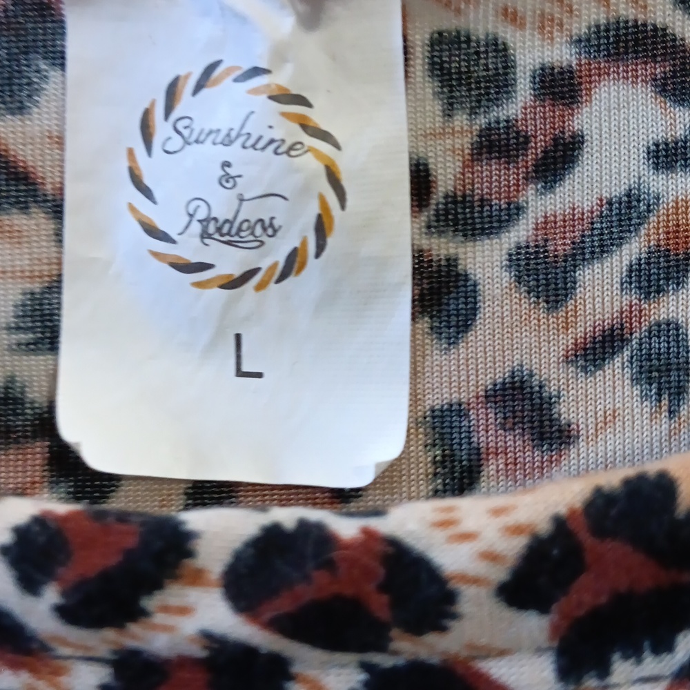 Leopard and sequins - Picture 3 of 4